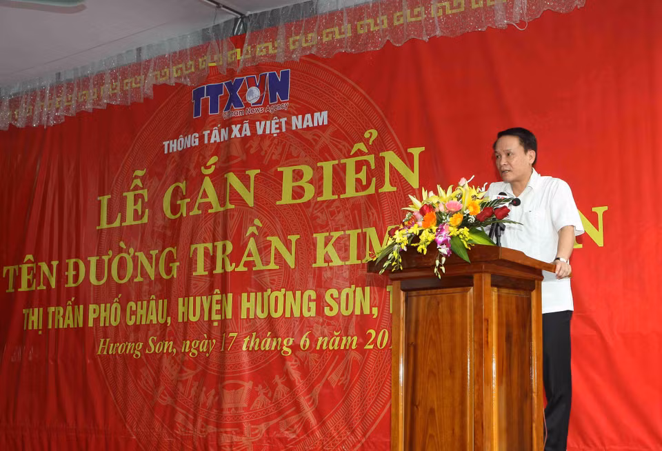 Đồng chí Nguyễn Đức Lợi, Ủy viên Trung ương Đảng, Tổng giám đốc TTXVN phát biểu tại buổi lễ gắn biển. (Ảnh: Thanh Tùng/ TTXVN)