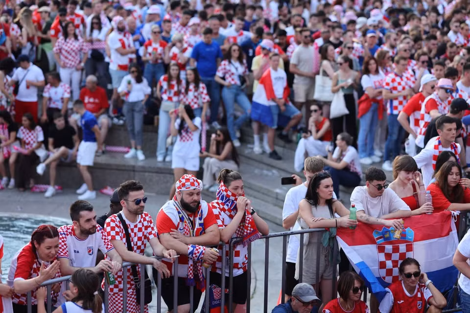 Màn trình diễn ấn tượng của Tây Ban Nha khiến cổ động viên Croatia buồn bã. (Nguồn: Reuters)