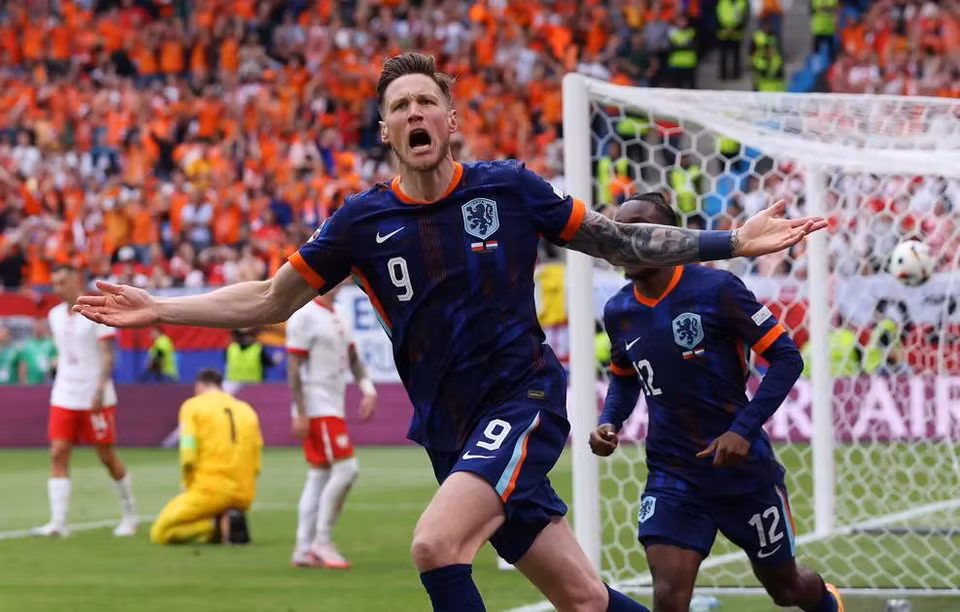 Wout Weghorst chỉ cần mất hai phút sau khi được vào sân thay người, đã có bàn thắng quan trọng cho Hà Lan. (Nguồn: Getty Images)