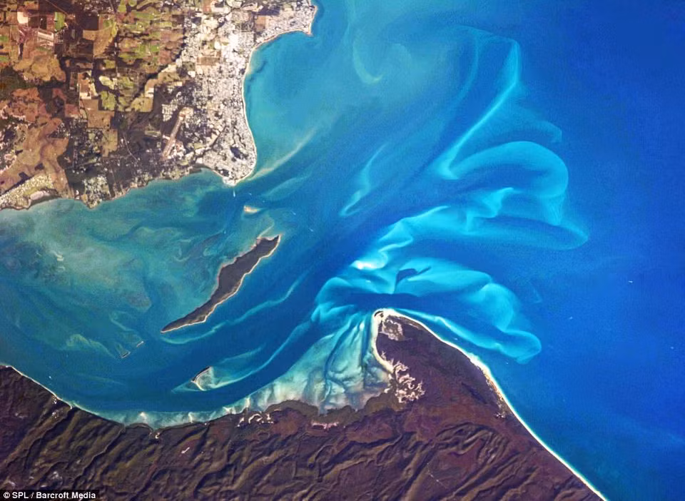 Vẻ đẹp của thủy triều ở vịnh Hervey, bang Queensland, Australia. Bức ảnh được chụp vào ngày 3/8.