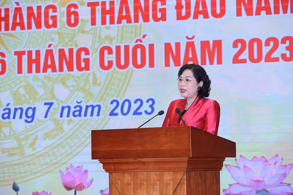 Thống đốc Ngân hàng Nhà nước Việt Nam Nguyễn Thị Hồng phát biểu khai mạc hội nghị. (Ảnh: Dương Giang/TTXVN)