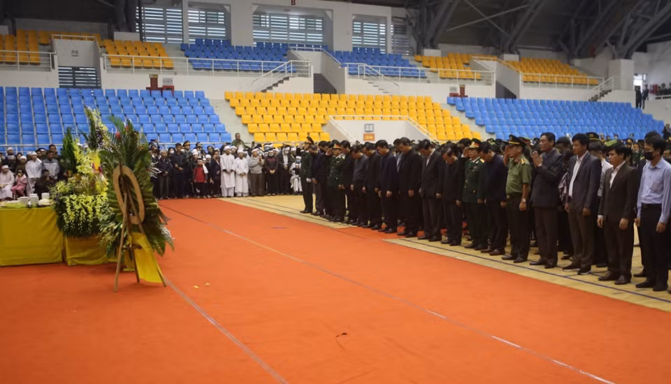 Lễ viếng và truy điệu 22 liệt sỹ Đoàn Kinh tế Quốc phòng 337. (Ảnh: Hồ Cầu/TTXVN)