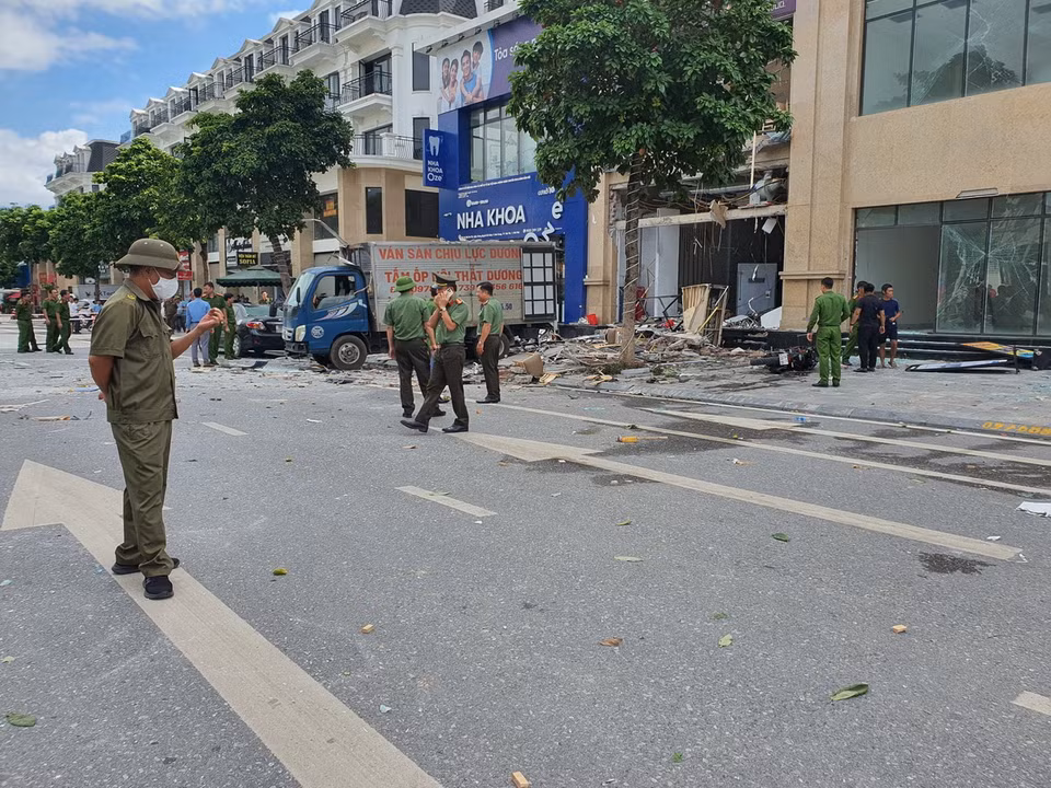 Hiện trường vụ nổ thuộc Tòa nhà City Light nằm cạnh đường Nguyễn Tất Thành, thành phố Vĩnh Yên. (Ảnh: Nguyễn Trọng Lịch/TTXVN)