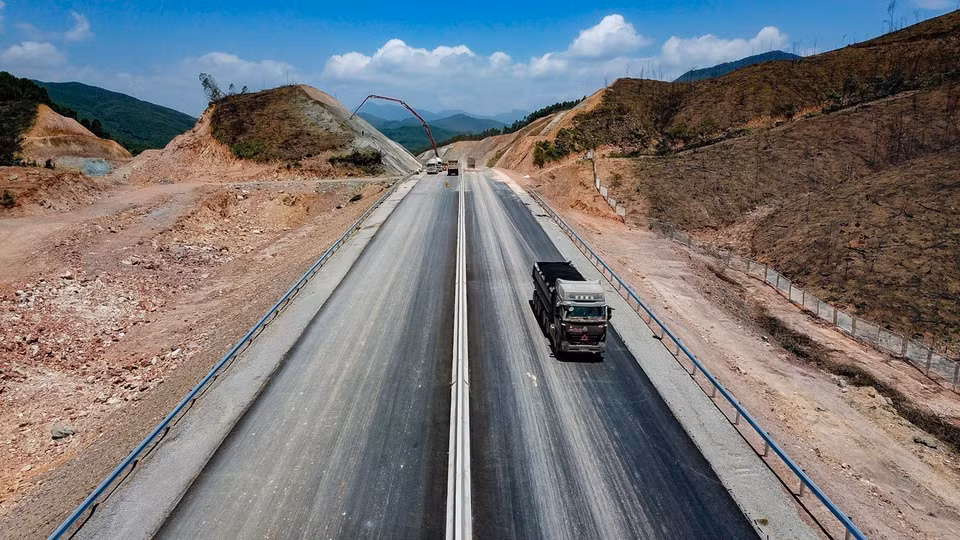 Đây là dự án trọng điểm đóng vai trò kết nối tam giác kinh tế Hà Nội-Hải Phòng-Quảng Ninh, góp phần thúc đẩy phát triển kinh tế-xã hội của tỉnh Quảng Ninh cũng như vùng kinh tế trọng điểm Bắc Bộ. (Ảnh: Trung Nguyên/TTXVN)