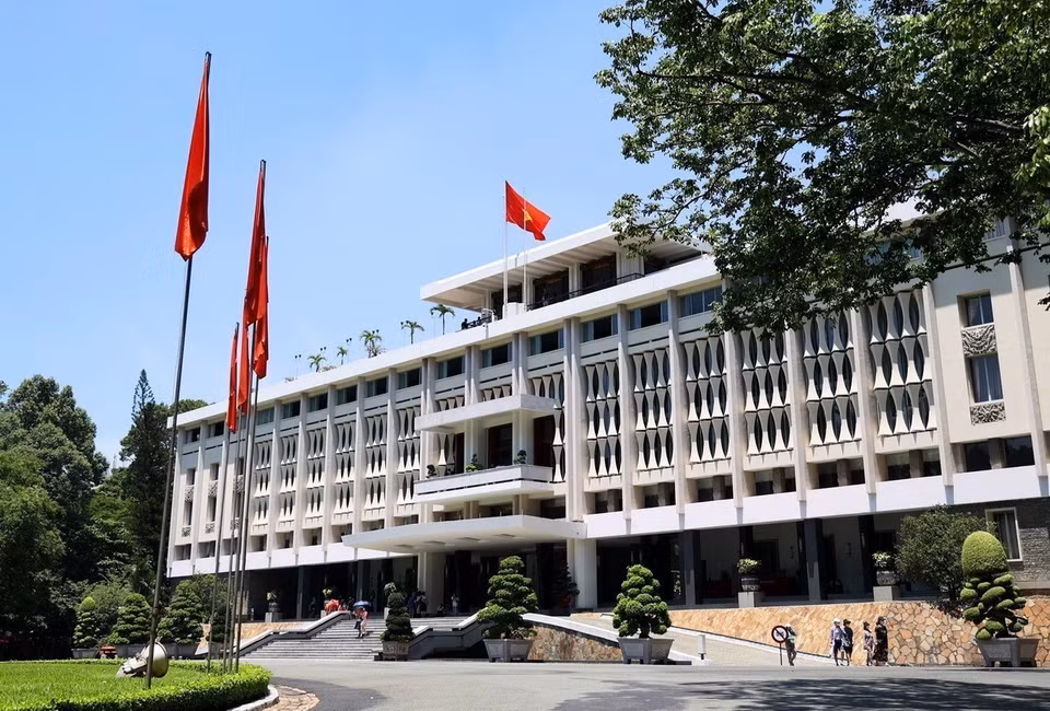 Theo The Travel (trang du lịch nổi tiếng của Canada), năm 2023, Thành phố Hồ Chí Minh là 1 trong 10 điểm đến tuyệt vời nhất ở châu Á. Trong ảnh: Dinh Độc Lập, nơi chứng kiến thời khắc giải phóng miền Nam, thống nhất đất nước ngày 30/4/1975. (Ảnh: Hồng Đạt/TTXVN)