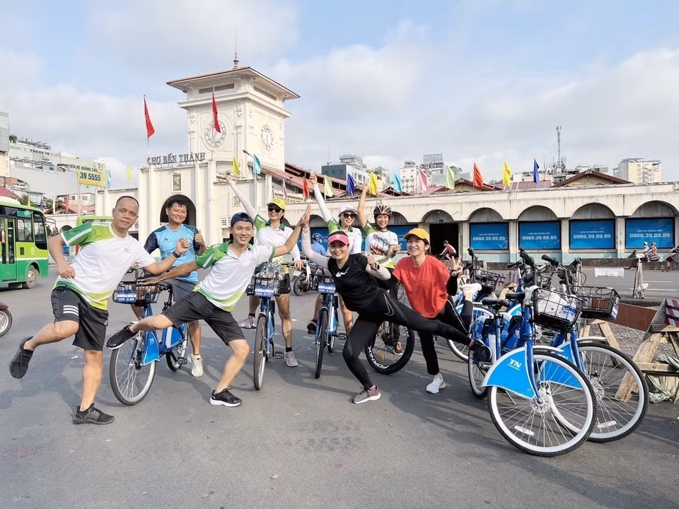 Người dân hào hứng check in chợ Bến Thành - điểm đến nổi bật của du lịch Thành phố Hồ Chí Minh trong dịp lễ 2/9/2022. (Ảnh: Mỹ Phươnng/TTXVN)