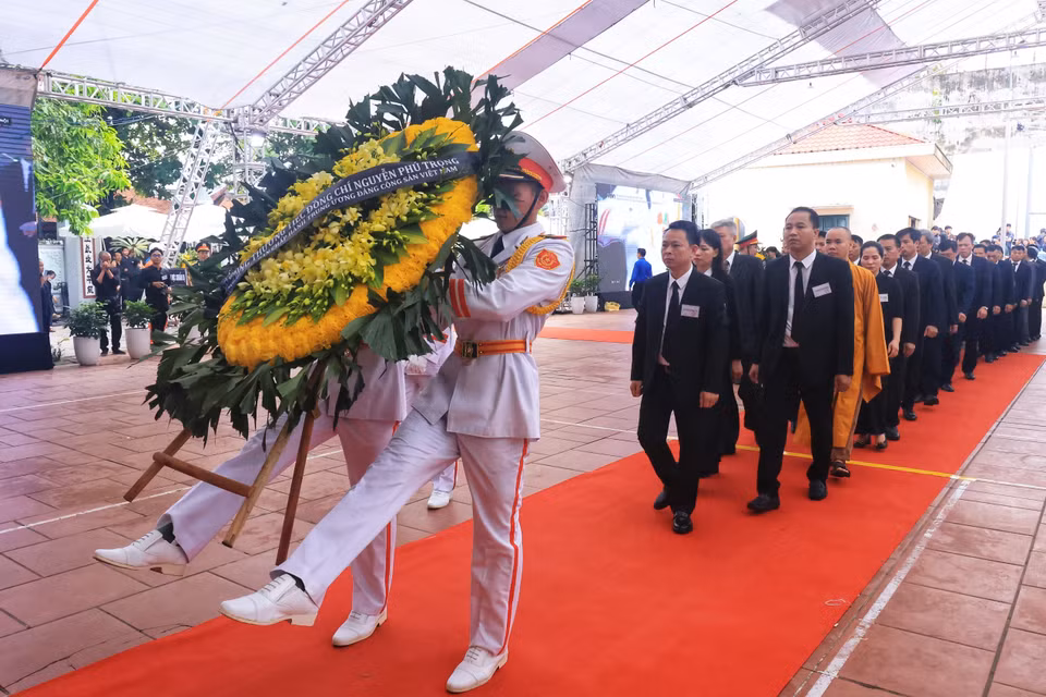 Đoàn Ủy ban Trung ương Mặt trận Tổ quốc Việt Nam vào viếng Tổng Bí Thư Nguyễn Phú Trọng. (Ảnh: TTXVN)