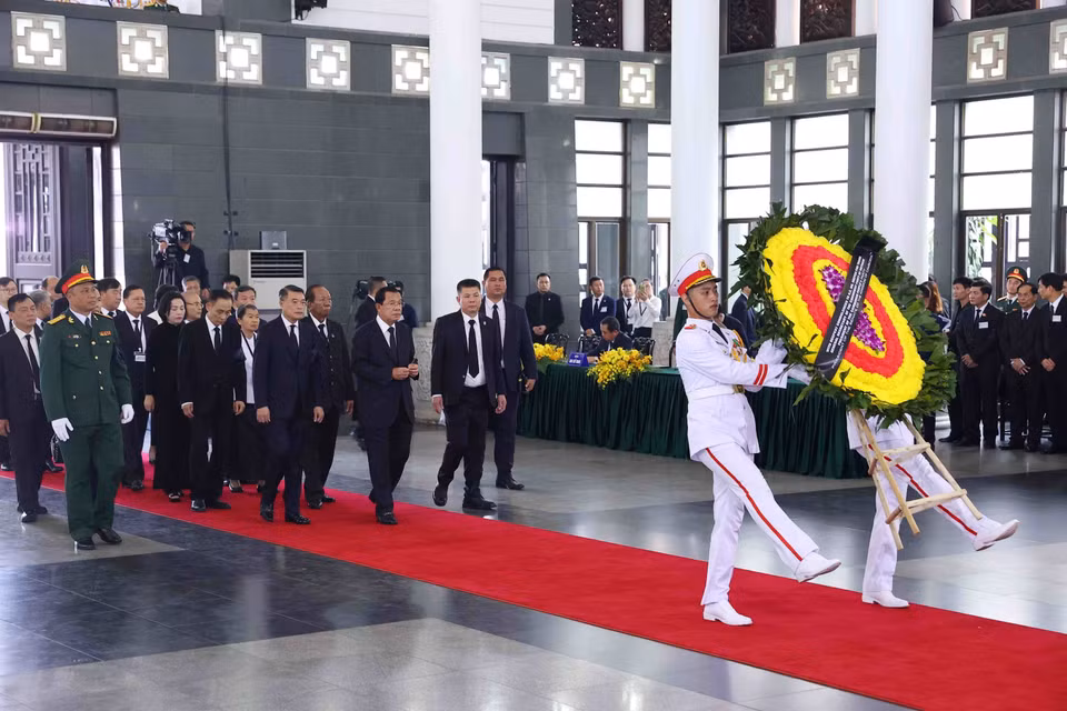 Đoàn Vương quốc Campuchia do Chủ tịch Đảng Nhân dân Campuchia, Chủ tịch Thượng viện Campuchia Hun Sen làm Trưởng đoàn, viếng Tổng Bí thư Nguyễn Phú Trọng. (Ảnh: TTXVN)
