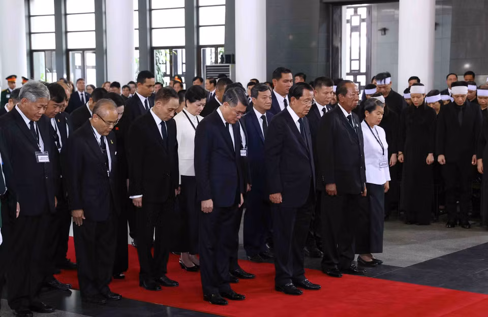 Đoàn Vương quốc Campuchia do Chủ tịch Đảng Nhân dân Campuchia, Chủ tịch Thượng viện Campuchia Hun Sen làm Trưởng đoàn, viếng Tổng Bí thư Nguyễn Phú Trọng. (Ảnh: TTXVN)