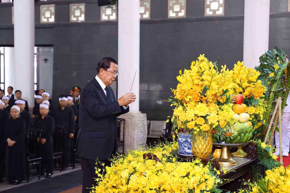Đoàn Vương quốc Campuchia do Chủ tịch Đảng Nhân dân Campuchia, Chủ tịch Thượng viện Campuchia Hun Sen làm Trưởng đoàn, viếng Tổng Bí thư Nguyễn Phú Trọng. (Ảnh: TTXVN)