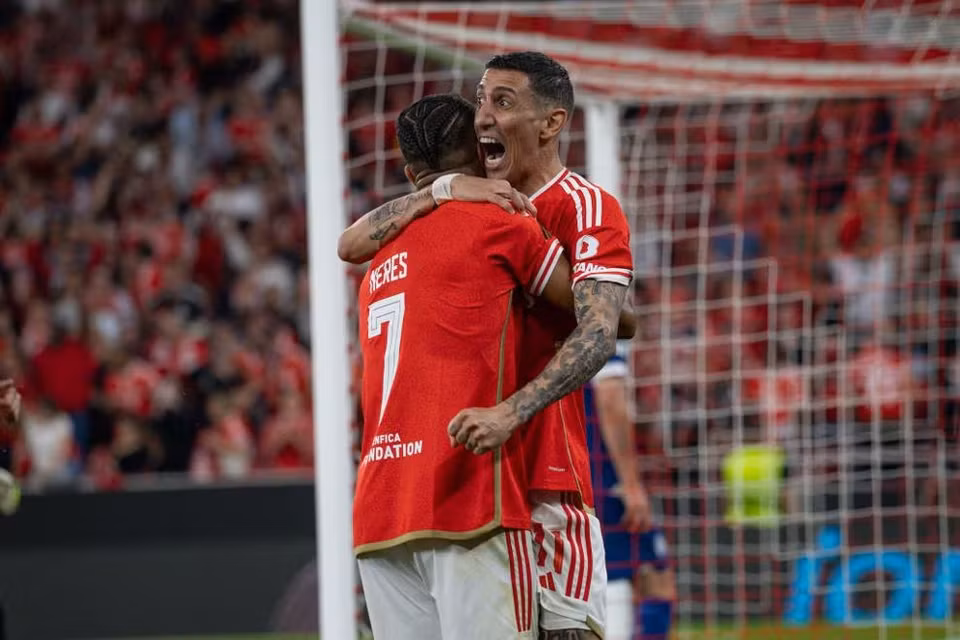 ...và Angel di Maria. (Nguồn: UEFA)