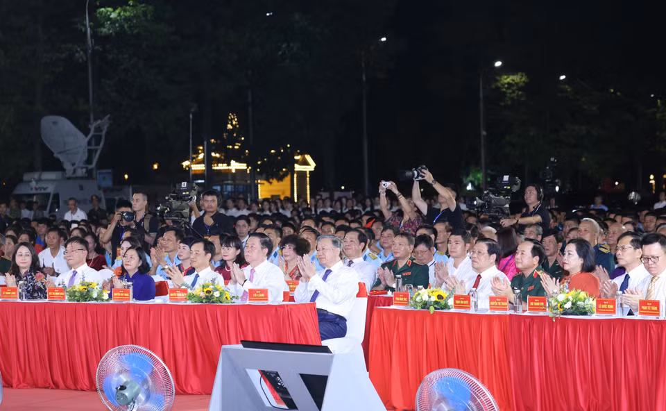 Tổng Bí thư, Chủ tịch nước Tô Lâm và các đại biểu dự chương trình. (Ảnh: Lâm Khánh/TTXVN)