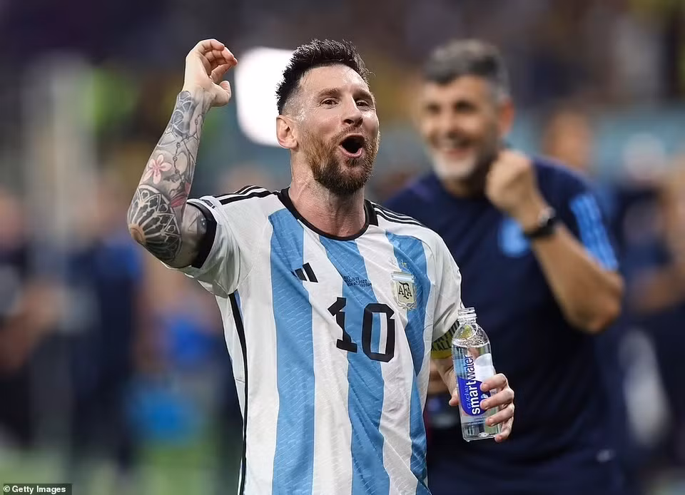 Kết quả chung cuộc 2-1 đã đưa Messi và các đồng đội thẳng tiến tứ kết World Cup 2022.