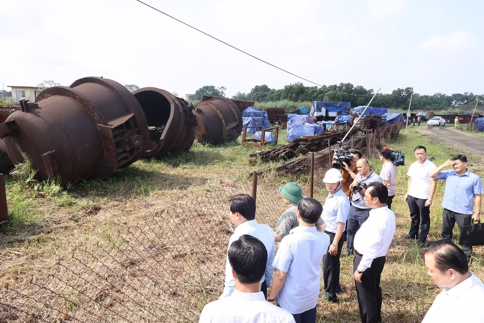 Thủ tướng Phạm Minh Chính khảo sát khu vực Dự án mở rộng giai đoạn 2 Nhà máy Gang thép Thái Nguyên (Tisco 2). (Ảnh: Dương Giang/TTXVN)