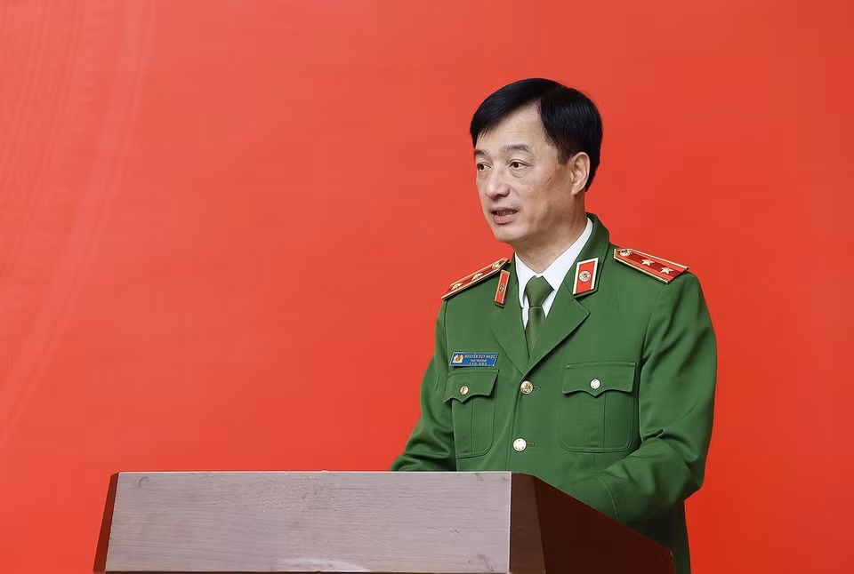 Thứ trưởng Bộ Công an Nguyễn Duy Ngọc, Tổ phó thường trực Tổ Công tác triển khai Đề án báo cáo tại hội nghị. (Ảnh: Dương Giang/TTXVN)