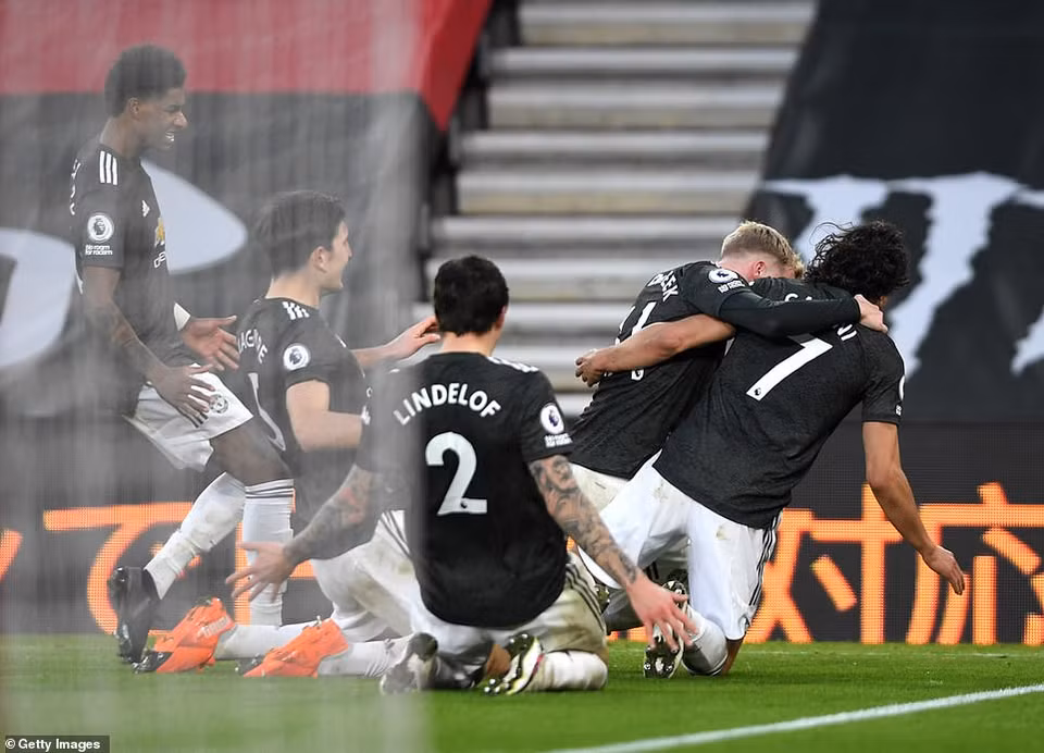 Màn trình diễn ấn tượng của Cavani giúp Quỷ đỏ ngược dòng thắng kịch tính 3-2. (Nguồn: Getty Images)