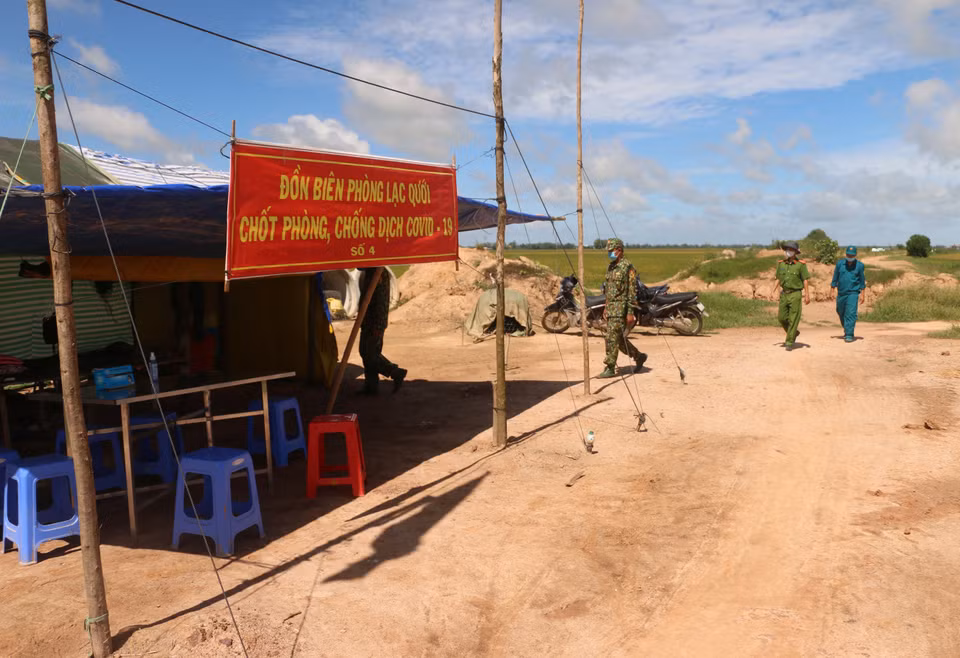 Chốt phòng chống dịch COVID-19 số 4 - Đồn Biên phòng Lạc Quới, Bộ đội Biên phòng An Giang. (Ảnh: Công Mạo/TTXVN)