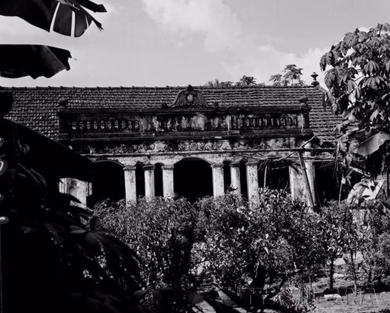 Ngày 18 và 19/12/1946, Ban Thường vụ Trung ương Đảng đã họp hội nghị tại Vạn Phúc (Hà Đông), quyết định phát động toàn quốc kháng chiến. Trong ảnh: Ngôi nhà ở làng Vạn Phúc, nơi Chủ tịch Hồ Chí Minh viết Lời kêu gọi Toàn quốc kháng chiến. (Ảnh: TTXVN)