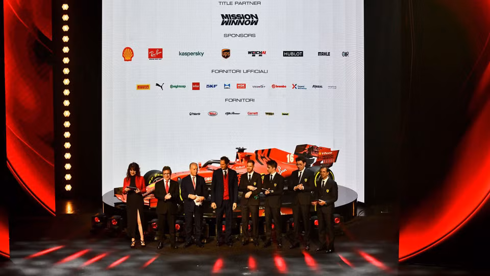 Ban lãnh đạo và hai tay đua của đội đua Ferrari. (Nguồn: formula1.com)