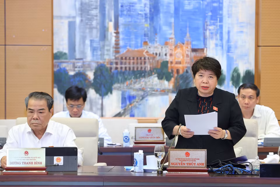Chủ nhiệm Ủy ban Xã hội của Quốc hội Nguyễn Thúy Anh trình bày báo cáo thẩm tra. (Ảnh: Văn Điệp/TTXVN)