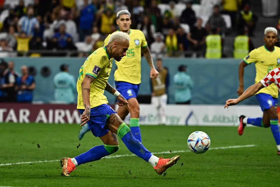 ...rồi ghi bàn thắng mở tỷ số cho Brazil. (Ảnh: AFP/TTXVN)