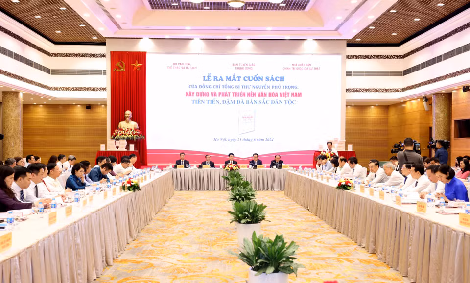 Lễ ra mắt cuốn sách của Đồng chí Tổng Bí thư Nguyễn Phú Trọng “Xây dựng và phát triển nền văn hoá Việt Nam tiên tiến, đậm đà bản sắc dân tộc”. (Ảnh: Phương Hoa/ TTXVN)