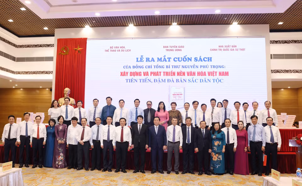 Ông Lương Cường, Ủy viên Bộ Chính trị, Thường trực Ban Bí thư và các đại biểu dự buổi lễ. (Ảnh: Phương Hoa/TTXVN)