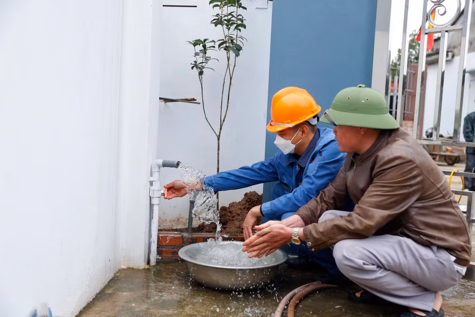 Nước sạch được lắp cho các hộ gia đình tại xã Minh Châu. (Ảnh: Minh Quyết/TTXVN)
