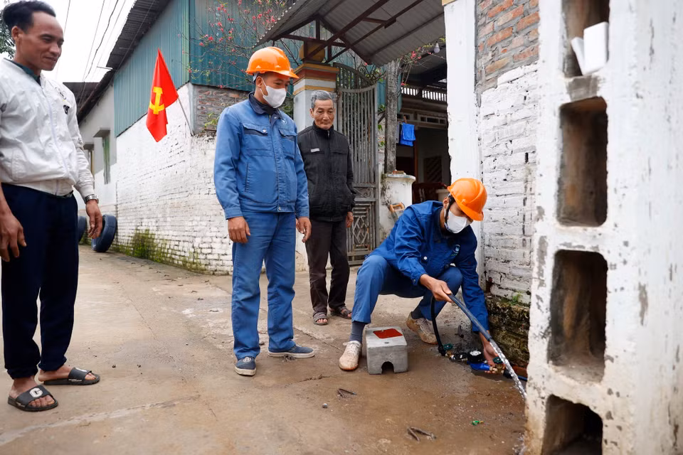 Nước sạch được lắp cho các hộ gia đình tại xã Minh Châu. (Ảnh: Minh Quyết/TTXVN)