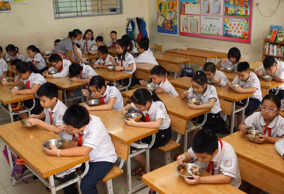 Công tác an toàn thực phẩm trong trường học ngày càng đạt kết quả cao cả về chất và lượng. (Ảnh: Thanh Tùng/TTXVN)