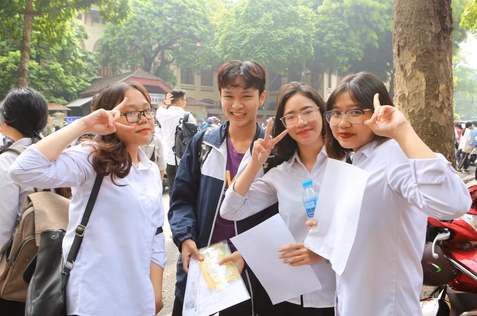 Các học sinh hân hoan sau khi hoàn thành môn thi tại Kỳ thi THPT quốc gia 2019. (Ảnh: Thành Đạt/TTXVN)