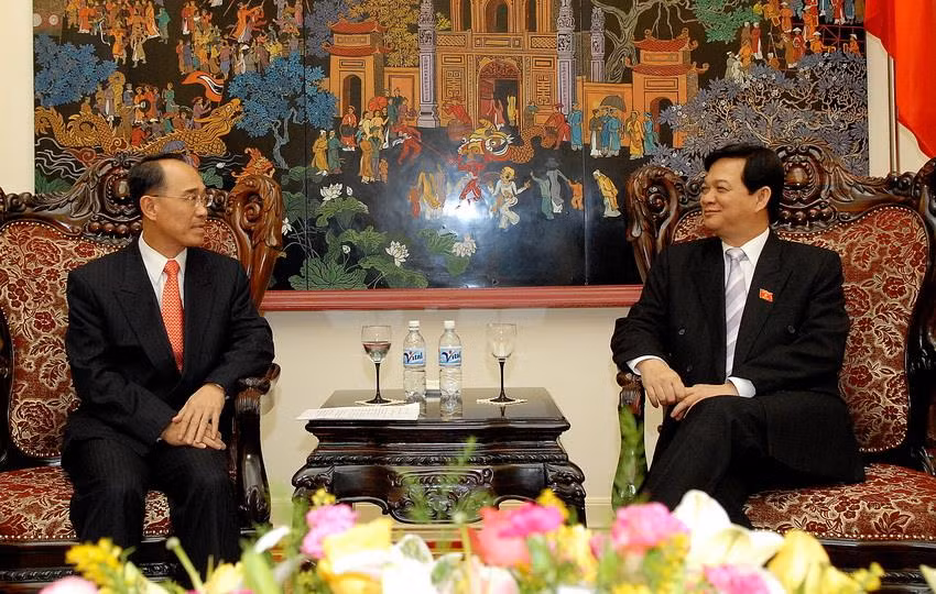 Ngày 14/11/2007, Thủ tướng Nguyễn Tấn Dũng tiếp ông Kan Trakulhoon, Chủ tịch Tập đoàn SCG của Thái Lan sang thăm và làm việc tại Việt Nam. (Ảnh: Nhan Sáng/TXVN)