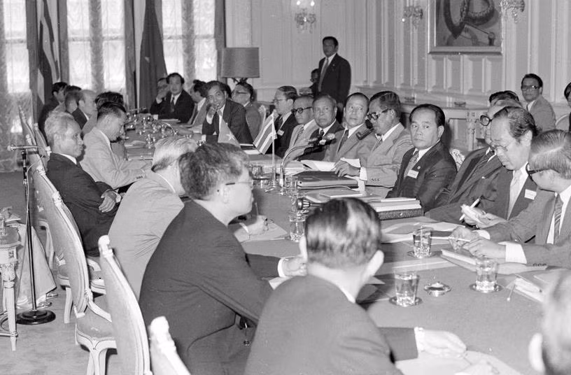 Thủ tướng Thái Lan Kriangsak Chomanan hội đàm với Thủ tướng Phạm Văn Đồng, sáng 10/9/1978 tại Thủ đô Bangkok, trong chuyến thăm chính thức Thái Lan đầu tiên của lãnh đạo cấp cao Việt Nam (6-10/9/1978) kể từ khi hai nước thiết lập quan hệ ngoại giao. (Ảnh: Xuân Lâm/TTXVN)