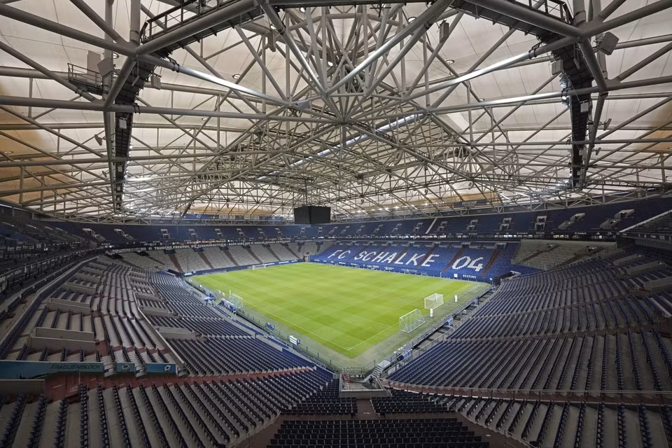Sân AufSchalke Arena tổ chức 4 trận đấu, trong đó tâm điểm chính là màn chạm trán giữa Tây Ban Nha với Italy ở vòng bảng. (Nguồn: AP)