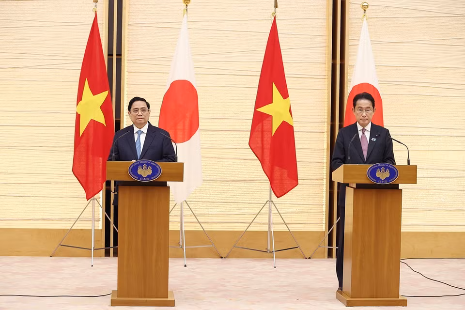 Thủ tướng Phạm Minh Chính và Thủ tướng Nhật Bản Kishida Fumio gặp gỡ báo chí sau hội đàm. (Ảnh: Dương Giang/TTXVN)