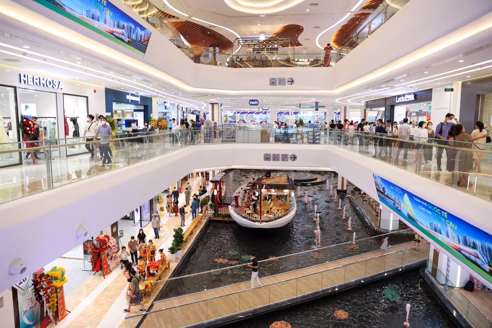 Được xây dựng theo mô hình “Life-Design Mall” đầu tiên tại Việt Nam, nơi đây là không gian mở khi kết hợp giữa thiên nhiên cùng kiến trúc công nghệ hiện đại. (Ảnh: Minh Hiếu/Vietnam+)