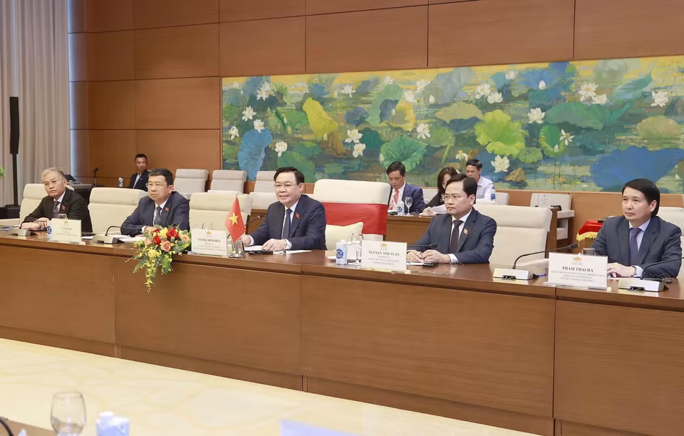 Chủ tịch Quốc hội Vương Đình Huệ và đoàn Việt Nam tại buổi tiếp. (Ảnh: Doãn Tấn/TTXVN)