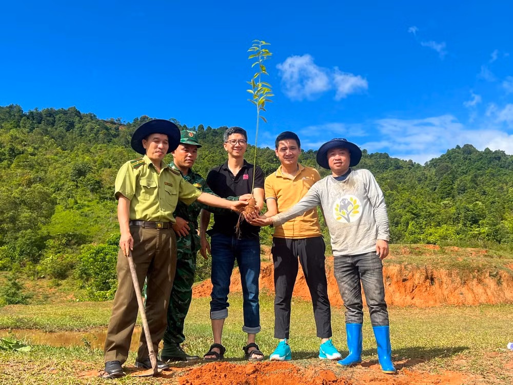 dai-dien-cac-ben-tham-gia-trong-cay.jpg
