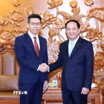 Trưởng Ban Tuyên giáo Trung ương Trịnh Văn Quyết tiếp đồng chí Sakhone Phommalath, Phó Trưởng Ban Tuyên huấn Trung ương Đảng Nhân dân cách mạng Lào. (Ảnh: Phương Hoa/TTXVN)