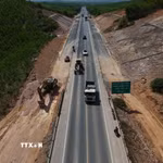 Thành phố Huế tăng tốc dự án cao tốc Cam Lộ-La Sơn. (Ảnh: Mai Trang/TTXVN)