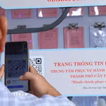 Tính riêng quý 2/2026, Tổ công nghệ số cộng đồng toàn thành phố Cần Thơ đã hướng dẫn người dân thực hiện 5.445 hồ sơ dịch vụ công trực tuyến, 319 lượt thanh toán điện tử trên Cổng Dịch vụ công và mở mới 11.548 tài khoản sử dụng các nền tảng số. (Ảnh: Thu Hiền/TTXVN)