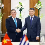Thủ tướng Lê Minh Hưng tiếp Bộ trưởng Ngoại giao Cuba Bruno Rodríguez Parrilla. (Ảnh: Dương Giang/TTXVN)
