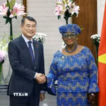 Thủ tướng Chính phủ Lê Minh Hưng tiếp bà Ngozi Okonjo-Iweala, Tổng Giám đốc Tổ chức Thương mại Thế giới (WTO). (Ảnh: Dương Giang/TTXVN)