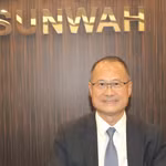 Tiến sỹ Jonathan Choi - Chủ tịch Tập đoàn Sunwah (Hong Kong), Chủ tịch Phòng Thương mại Trung Quốc tại Hong Kong, Chủ tịch Tập đoàn VinaCapital (Việt Nam) trả lời phỏng vấn. (Ảnh: Xuân Vịnh/TTXVN)