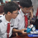 Các sản phẩm robot do chính học sinh thực hiện tại Chương trình “Robotics Day” do Thành Đoàn Đà Nẵng tổ chức. (Ảnh: Khoa Chương/TTXVN)
