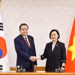 Chủ tịch Quốc hội Trần Thanh Mẫn hội kiến Thủ tướng Hàn Quốc Han Seong Sook. (Ảnh: Doãn Tấn/TTXVN)