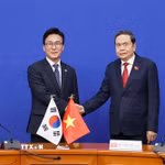 Chủ tịch Quốc hội Trần Thanh Mẫn tiếp Chủ tịch Đảng Dân chủ Đồng hành (DPK) Kim Min Seok. (Ảnh: Doãn Tấn/TTXVN)