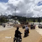 Nút giao đường Nguyên Tử Lực-Trần Quốc Toản (đoạn gần hồ lắng số 1 sát bên hồ Xuân Hương-Đà Lạt) được triển khai thi công, nâng cấp. (Ảnh: Nguyễn Dũng/TTXVN)