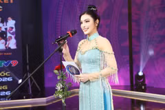 Với nữ nghệ sỹ, áo dài không chỉ là trang phục biểu diễn. (Ảnh: CTV/Vietnam+)