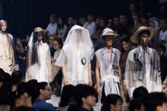Các nhà thiết kế "tái sinh" di sản văn hóa truyền thống trên sàn runway Việt